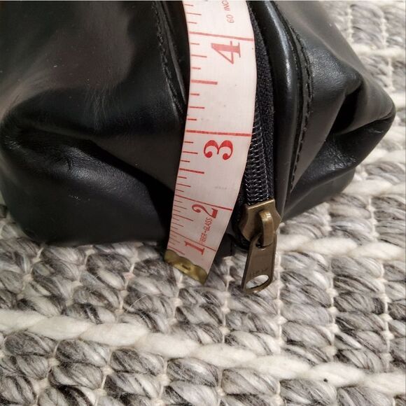 Dopp Leather Sienna Cowhide Toiletry Travel Bag - Picture 7 of 8